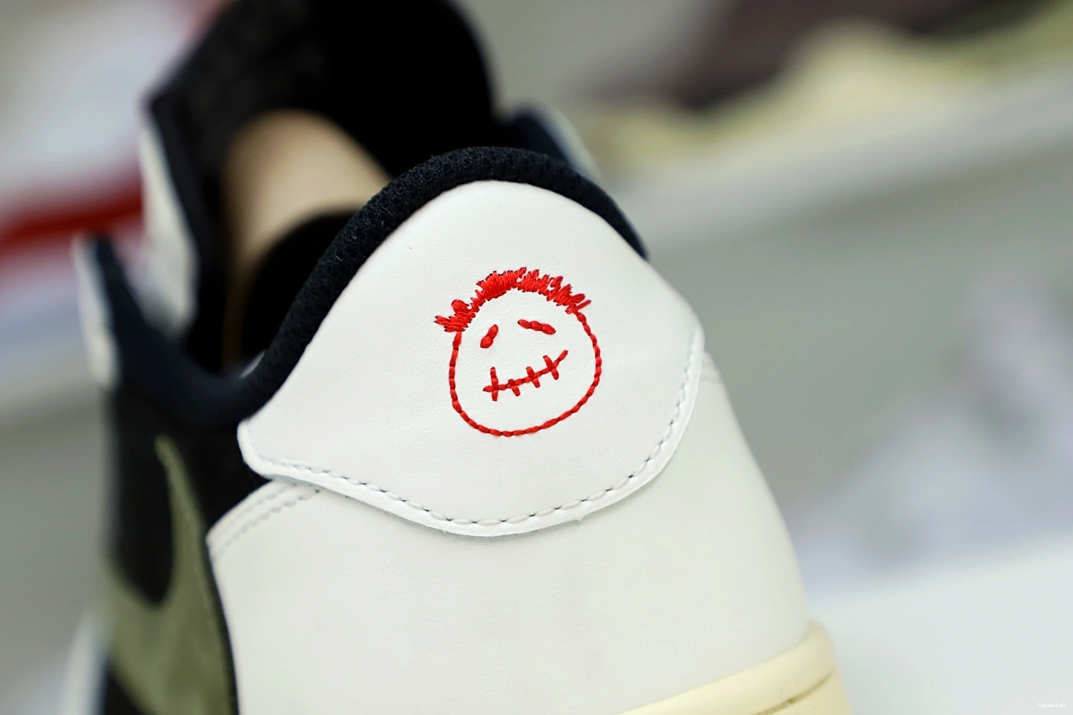 LOW JORDAN OG TRAVIS X SCOTT 1 AIR “Olive” NIKE 1118